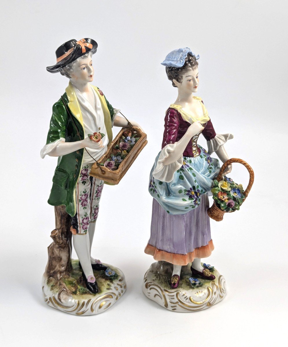 Figurines En Porcelaine De Vendeurs De Fleurs Par Volkstedt, Allemagne-photo-2