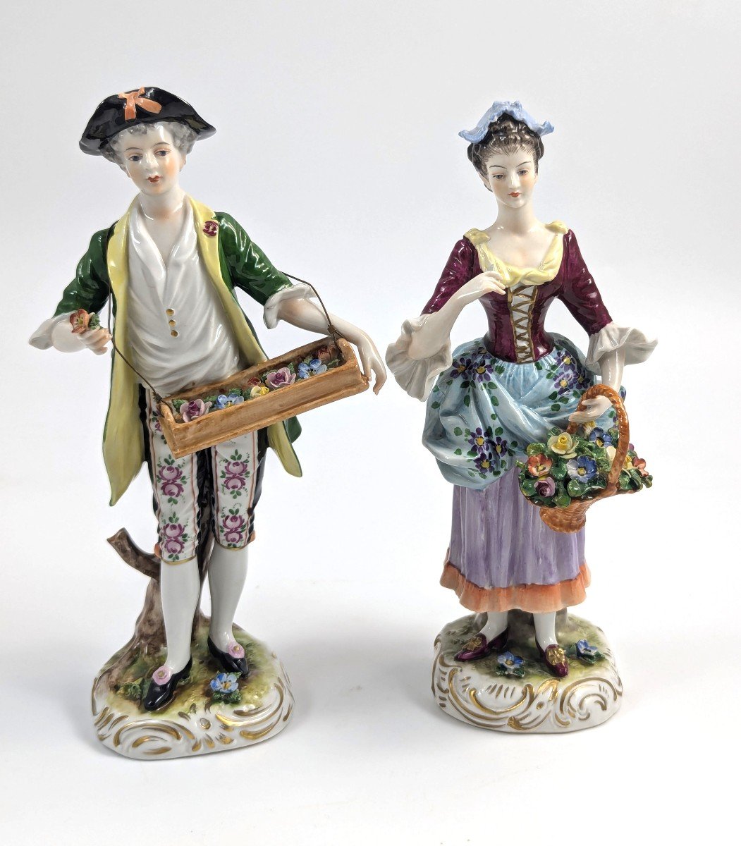 Figurines En Porcelaine De Vendeurs De Fleurs Par Volkstedt, Allemagne