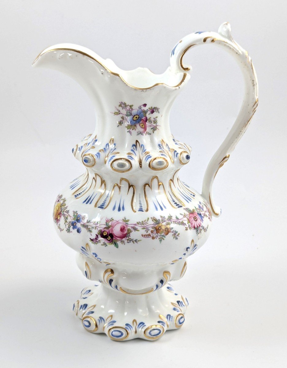 Ancienne cruche en porcelaine dorée à motifs floraux, style Dresde, Allemagne, 19e siècle 