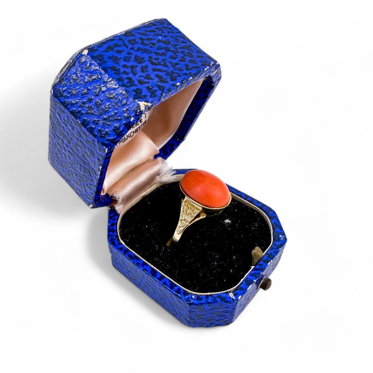 Art Deco 8ct Gold Ring With 6.65ct Oval Coral, C.1920-photo-3