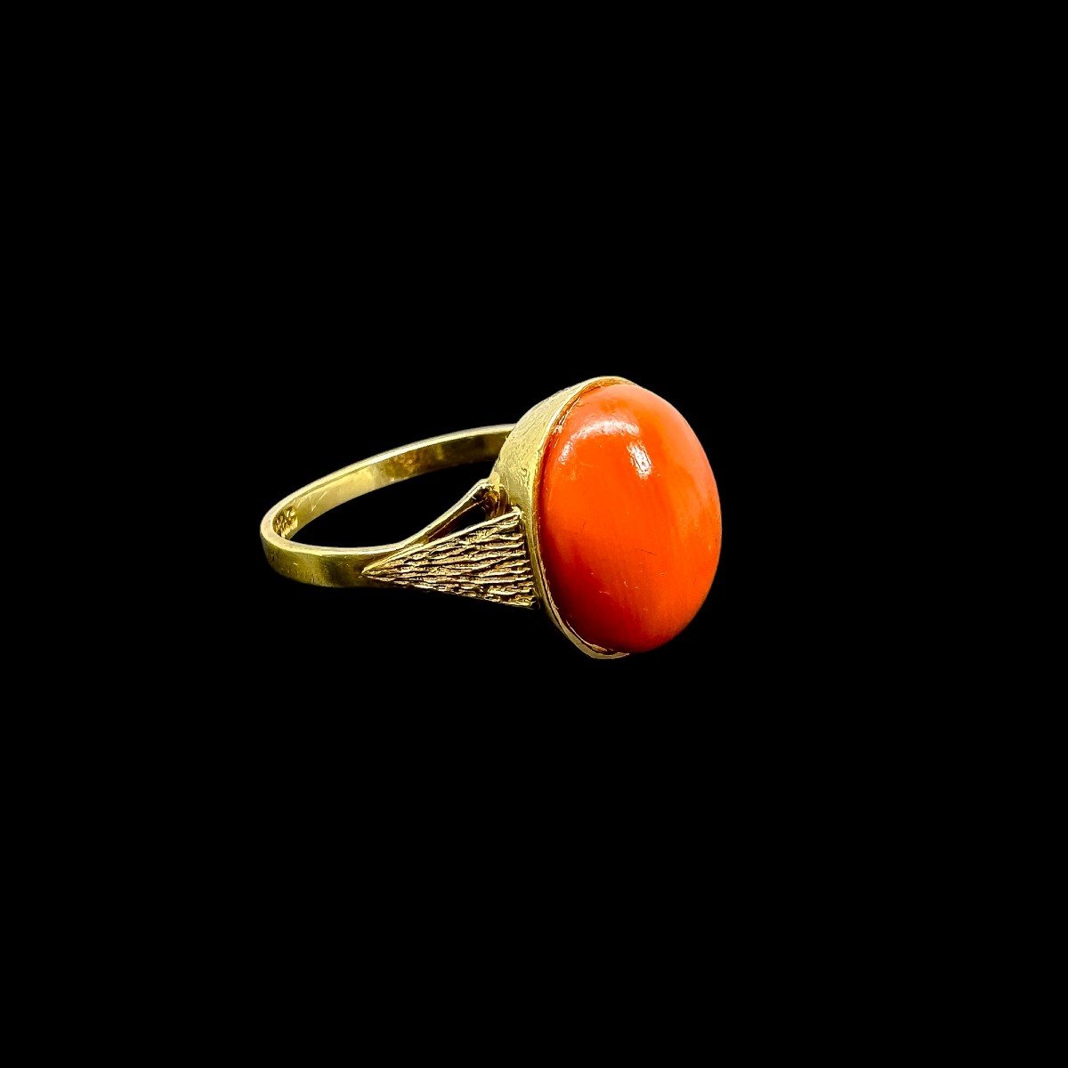 Art Deco 8ct Gold Ring With 6.65ct Oval Coral, C.1920-photo-8