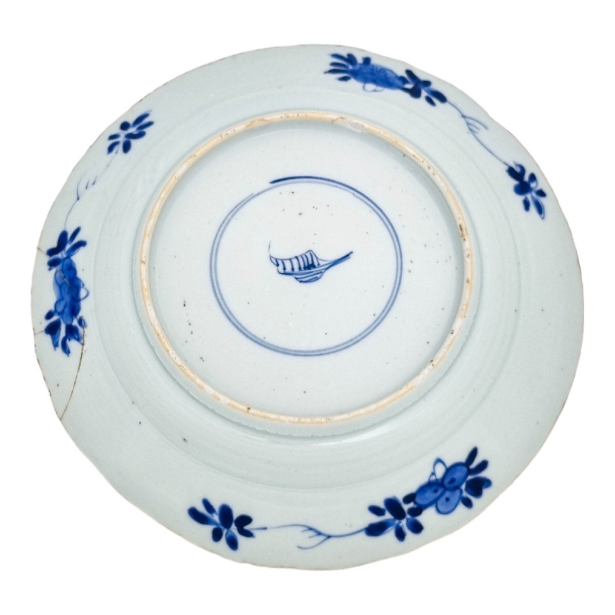 Assiette En Porcelaine Bleue Et Blanche Kangxi, Dynastie Qing XVIIe, Marque Feuille d'Armoise-photo-2