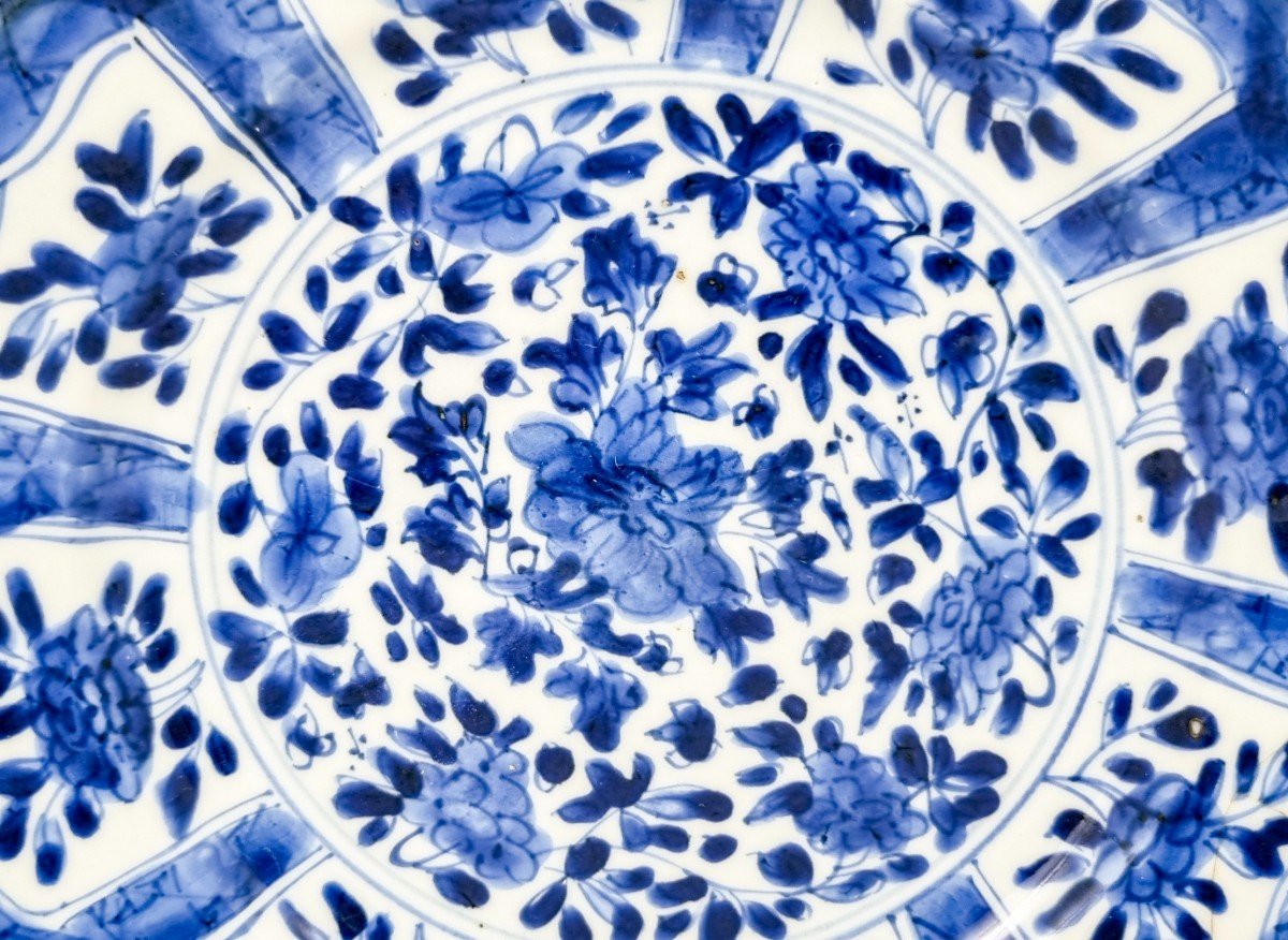 17th Century Qing Dynasty Chinese Kangxi Blue And White Porcelain Plate, Artemisia Leaf Mark-photo-2