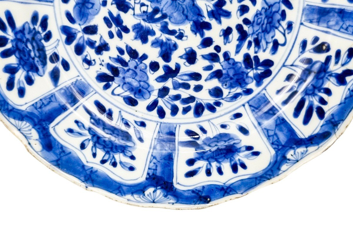 17th Century Qing Dynasty Chinese Kangxi Blue And White Porcelain Plate, Artemisia Leaf Mark-photo-3