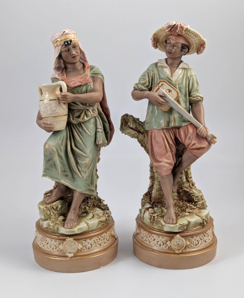 Anciennes Figurines En Porcelaine Royal Dux Bohemia Représentant Un Garçon Et Une Fille Tzigane