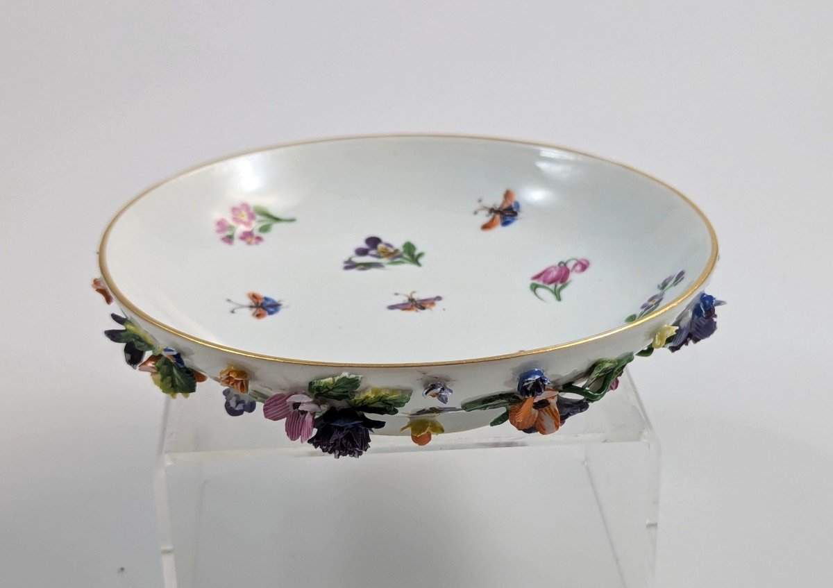 Soucoupe En Porcelaine De Meissen Avec Fleurs Appliquées, Vers 1814-photo-2