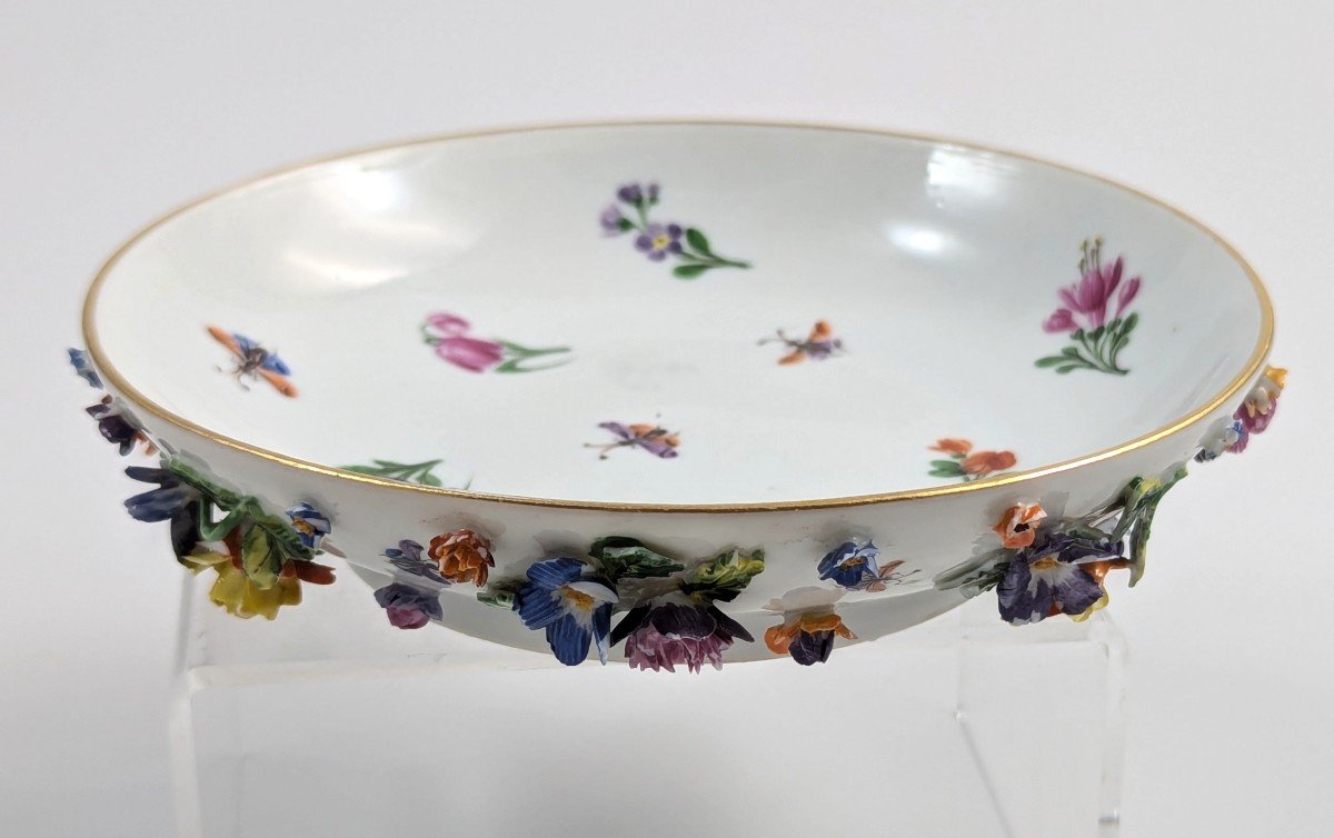 Soucoupe En Porcelaine De Meissen Avec Fleurs Appliquées, Vers 1814-photo-3