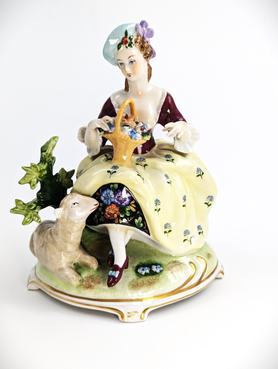 Figurine En Porcelaine d'Unterweissbach Dresden Dame à l'Agneau, Milieu. 20e Siècle