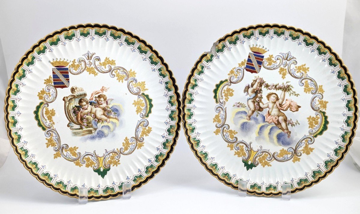 Très Rare Veuve Perrin, Marseille, Assiettes En Faïence Peintes à La Main, Vers 1770