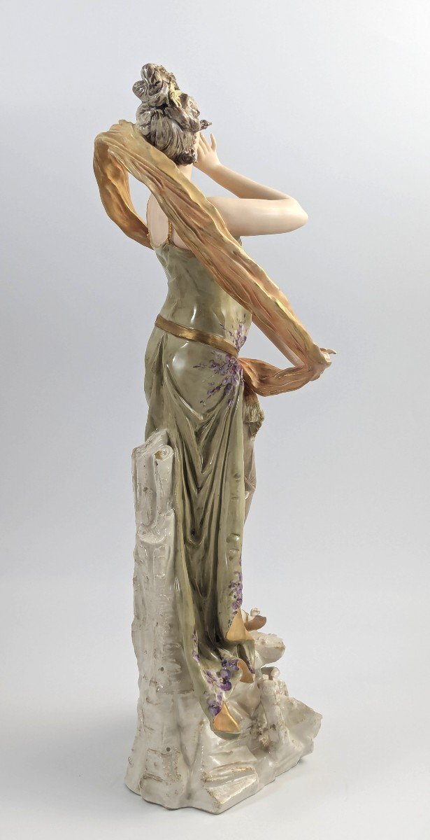 Ernst Wahliss Art Nouveau, grande figurine en porcelaine « Femme au foulard », 43cm-photo-1