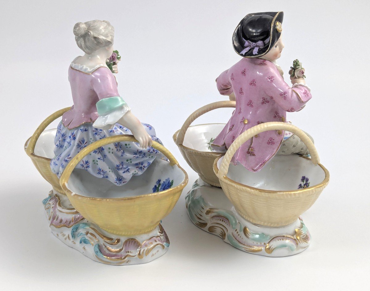 Paire de salières doubles en porcelaine ancienne de Meissen avec garçon et fille, Rococo c 1830-photo-1