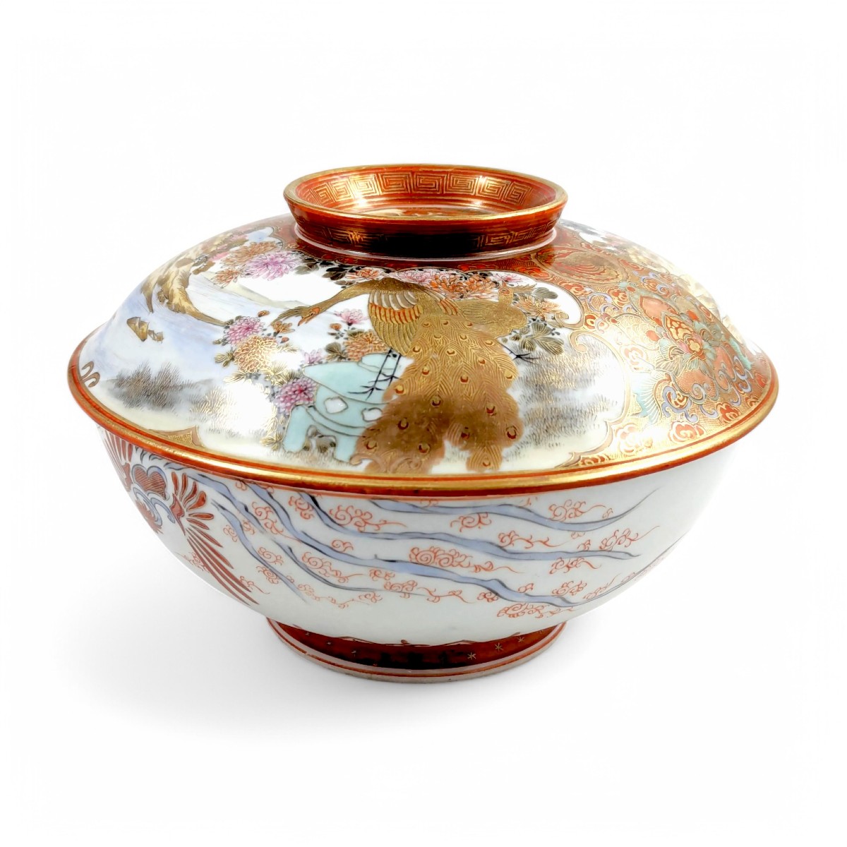 Grande coupe japonaise couverte en porcelaine Kutani de l’époque Edo par Okuda, signée, 1800-photo-4