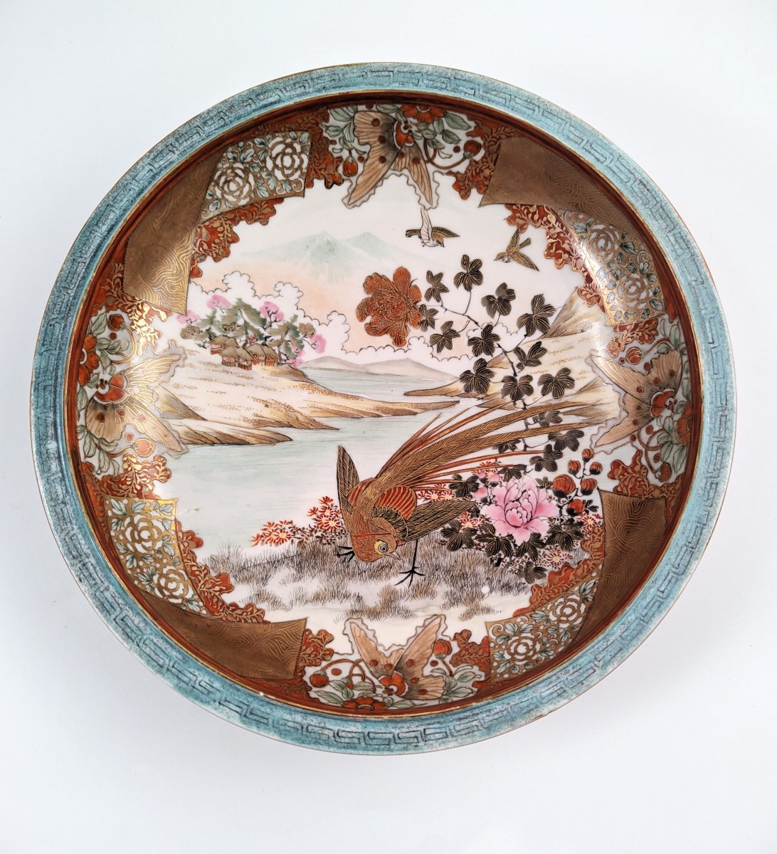 Grande coupe japonaise couverte en porcelaine Kutani de l’époque Edo par Okuda, signée, 1800-photo-7