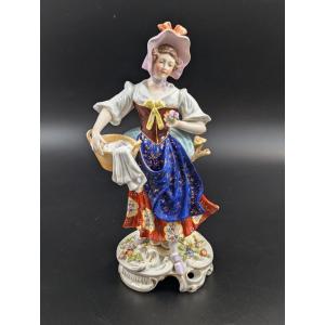 Chelsea Porcelain Figurine Of Laundry Woman, C. 1752-1756