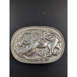 Antique Silver Snuff Box Depicting A Battle Between A Lion And A Mythological Beast