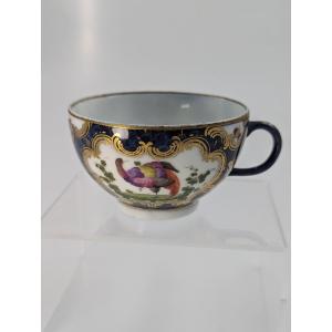 A Rare 18th Century Worcester Tea Cup With Hand-painted Exotic Birds - C.1760