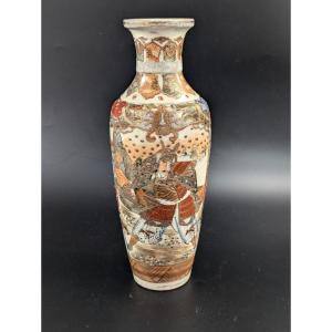 Antique Hand Painted Satsuma Vase, Japan, Meiji Period .