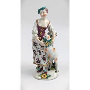 Derby, Figurine En Porcelaine Représentant Une Bergère, Vers 1760