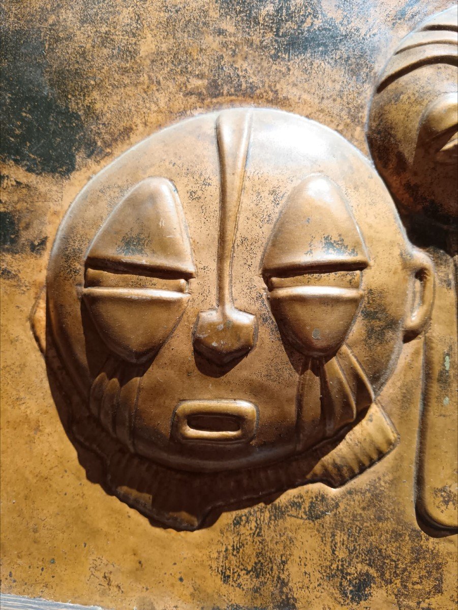 2 Panneaux En Bas Relief En Cuivre Repoussé Représentant Une Série De Masques Africains-photo-3