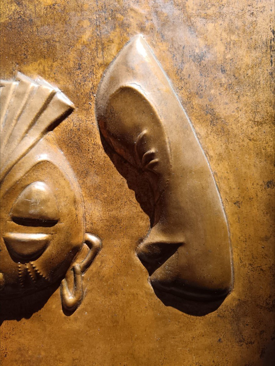 2 Panneaux En Bas Relief En Cuivre Repoussé Représentant Une Série De Masques Africains-photo-5