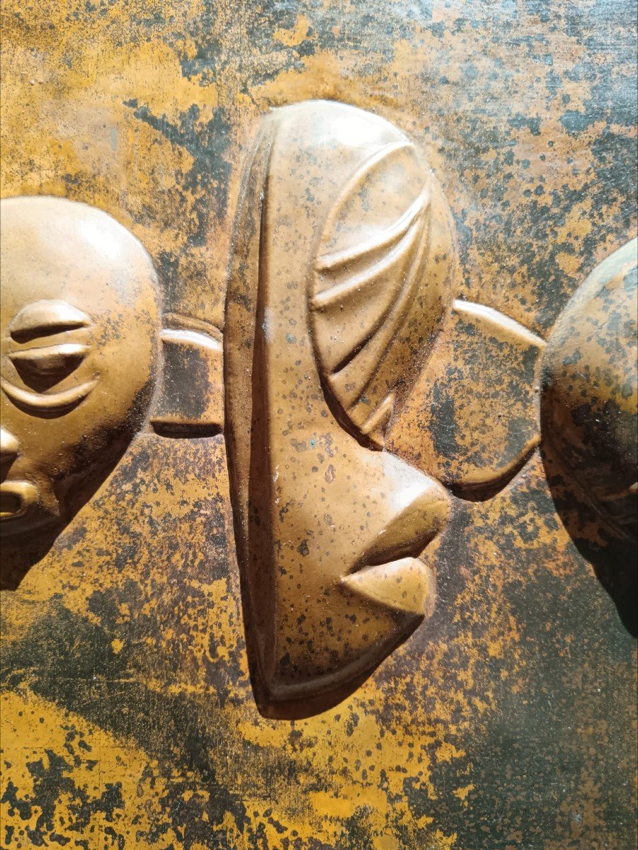 2 Panneaux En Bas Relief En Cuivre Repoussé Représentant Une Série De Masques Africains-photo-6