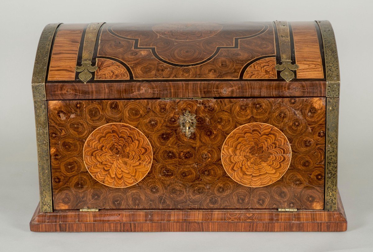 Exceptional Louis XIV Travel Chest-photo-8