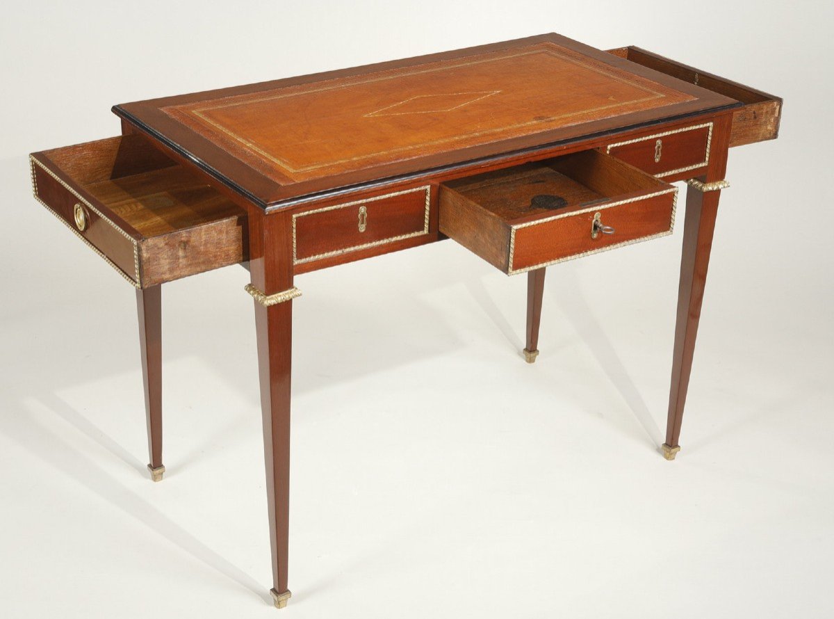 Petit Bureau Plat En Acajou  Louis XVI