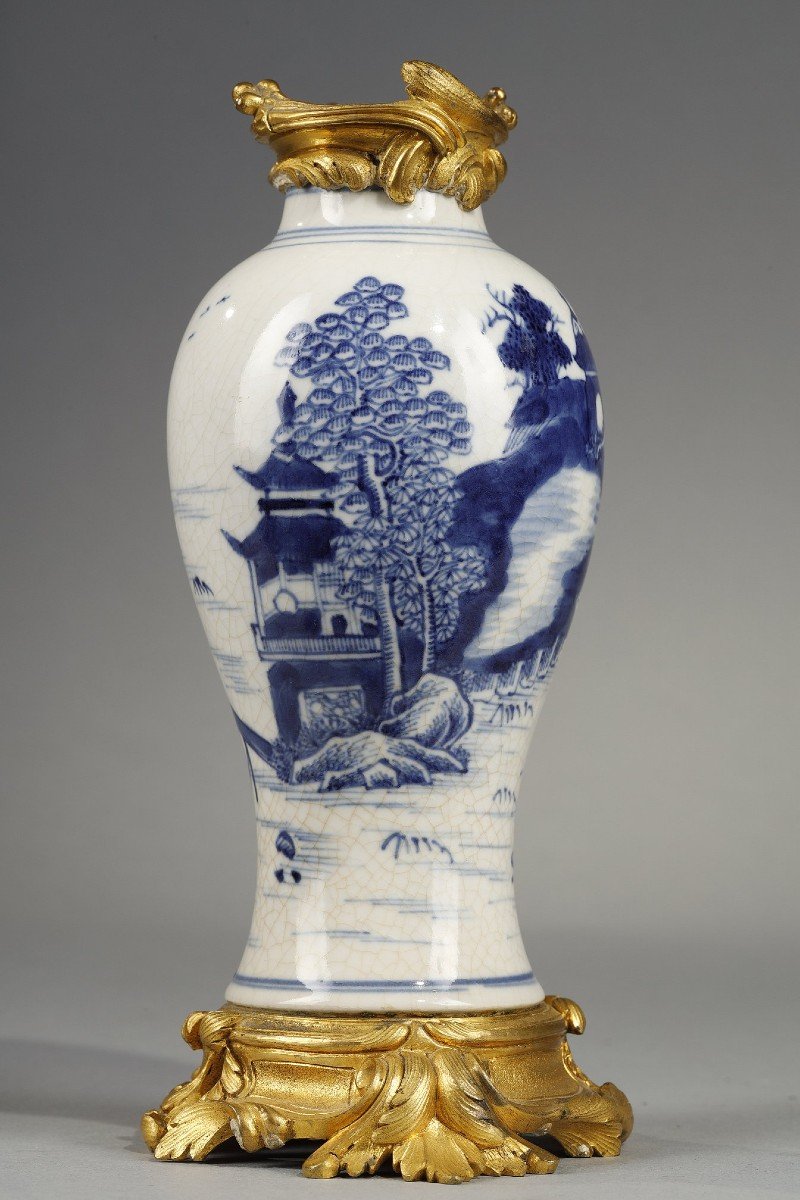 Small White Crackle Porcelain Vase, China, 18th Century-photo-3