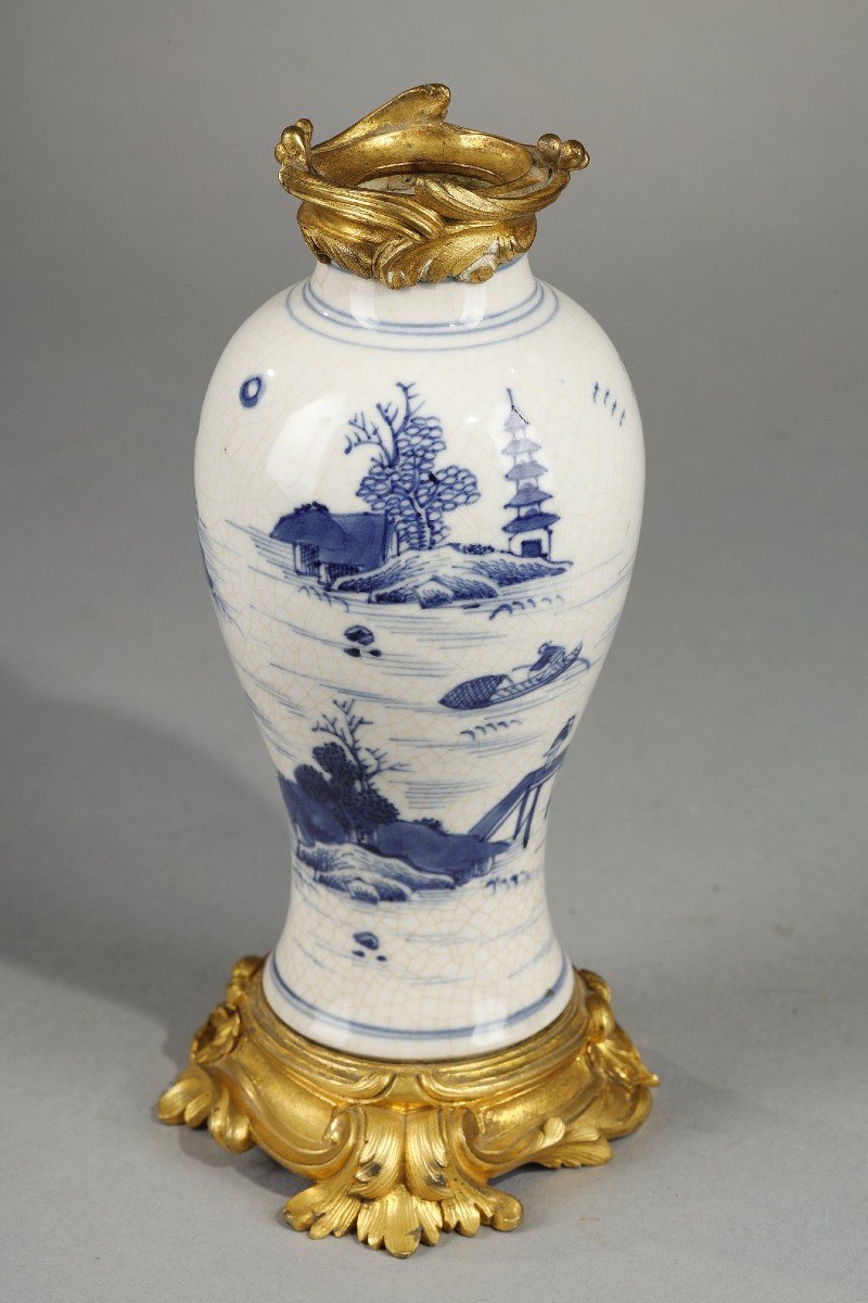 Small White Crackle Porcelain Vase, China, 18th Century-photo-4