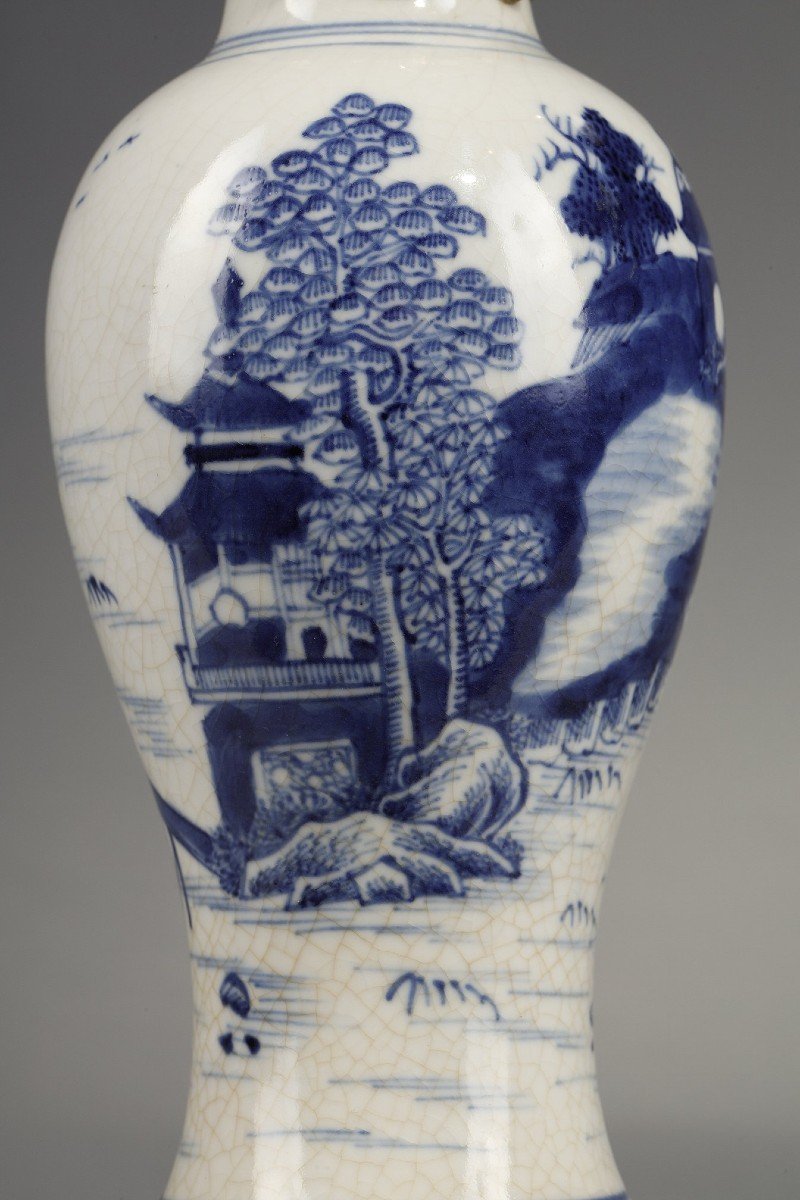 Small White Crackle Porcelain Vase, China, 18th Century-photo-3