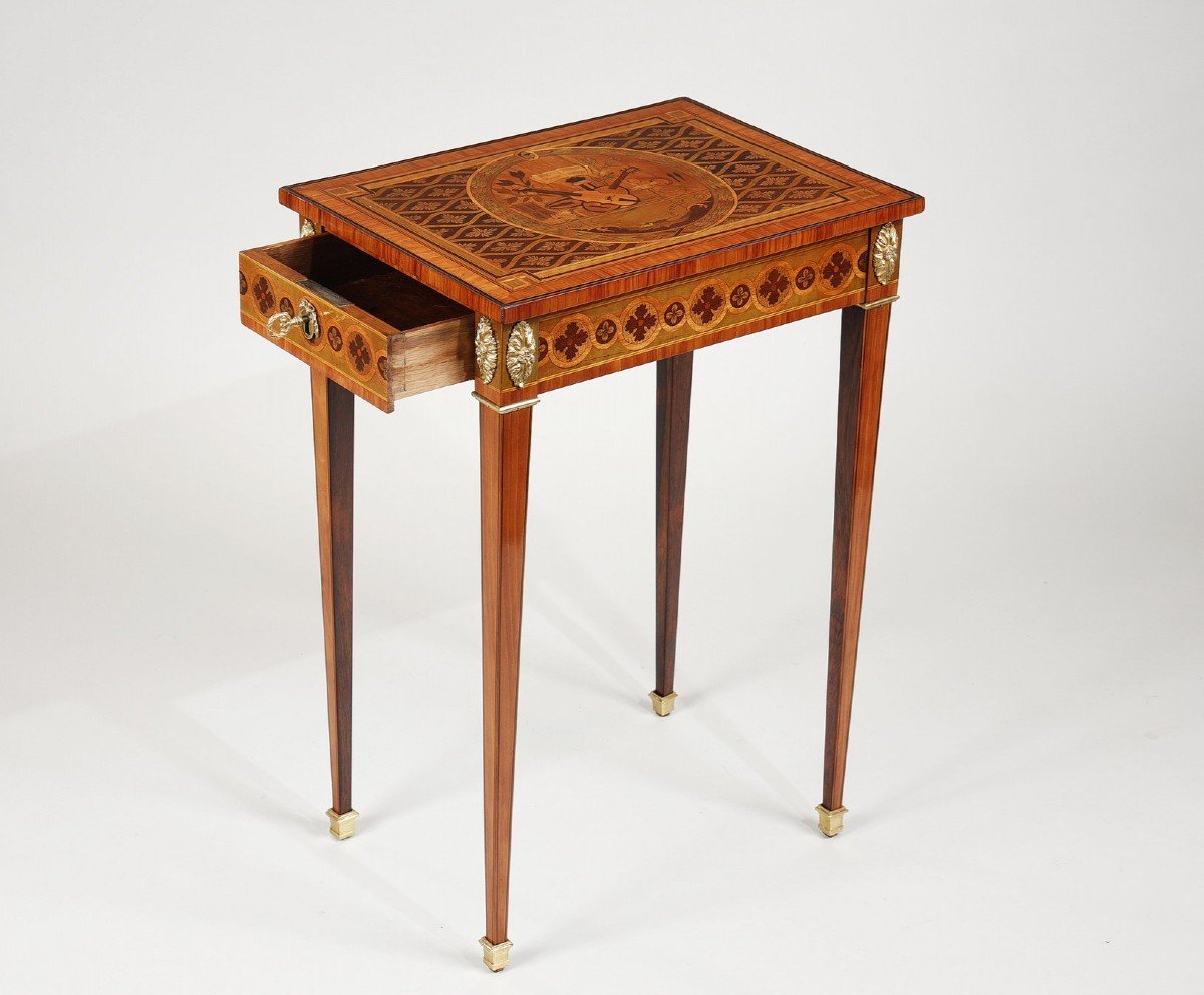 Petite Table Volante En Marqueterie, époque Louis XVI