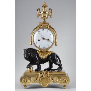 Large Lion Clock Attributed To Jean-joseph De Saint-germain