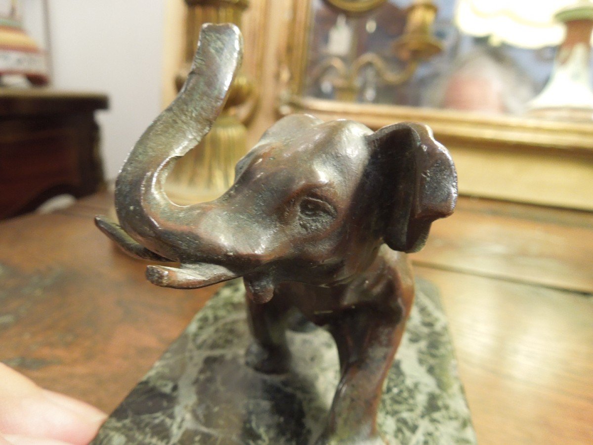 Statuette En Bronze A L Elephant