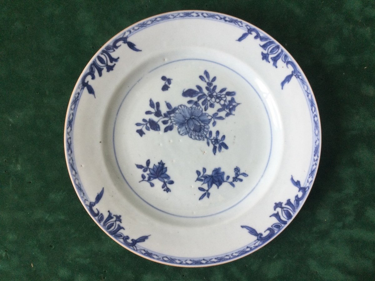 Four White Blue Chinese Porcelain Plates-photo-2