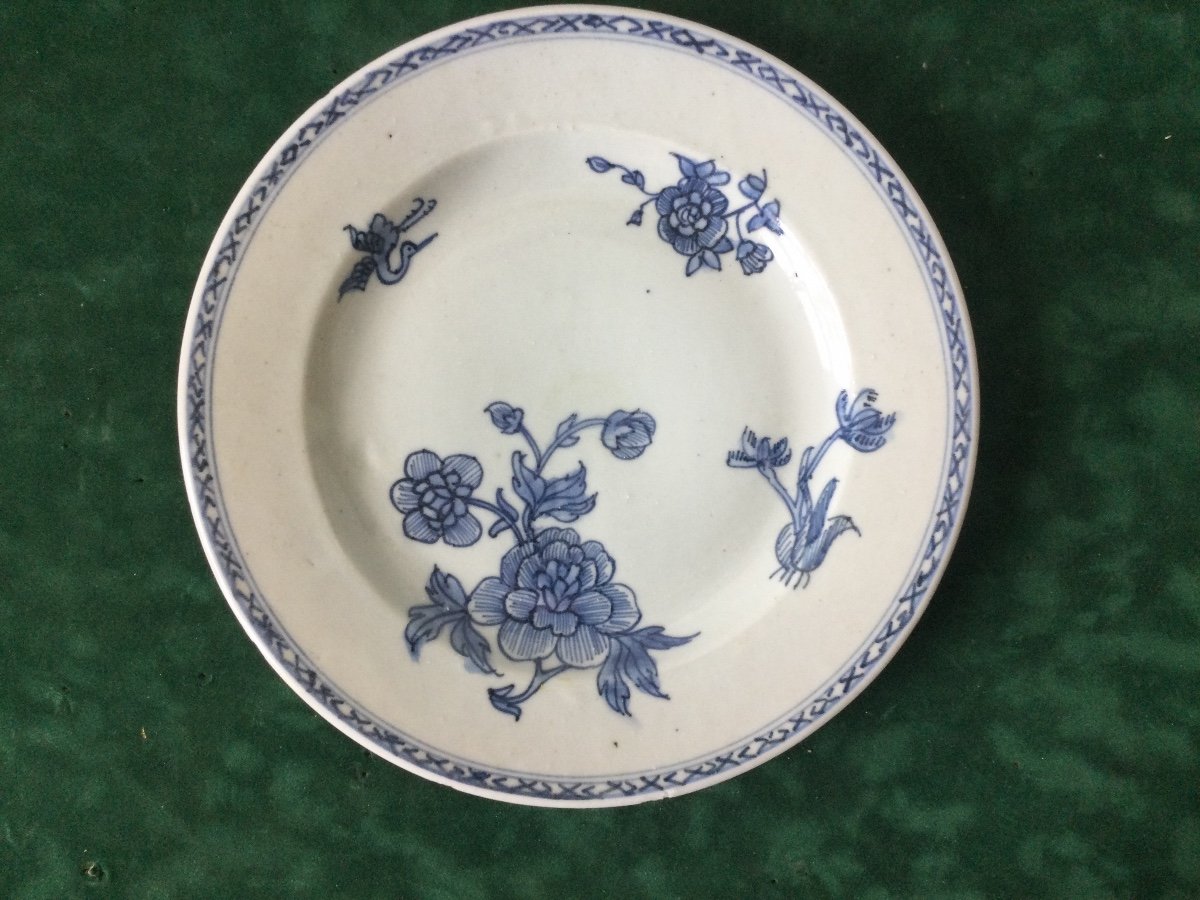 Four White Blue Chinese Porcelain Plates-photo-4