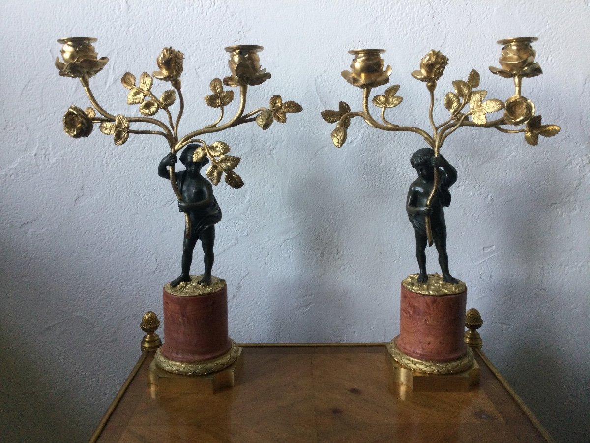 Candelabra In Gilt And Patinated Bronze Putti Holding A Bouquet Of Roses