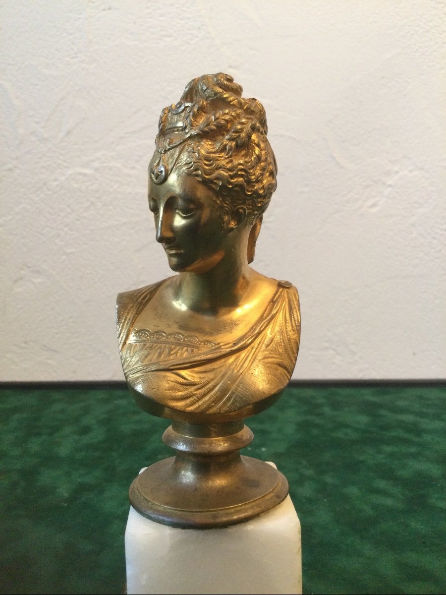 Bust Of An Elegant Gilt Bronze-photo-2