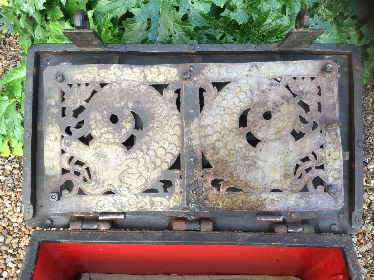 Nuremberg Chest Said From Corsair 17th Century-photo-1