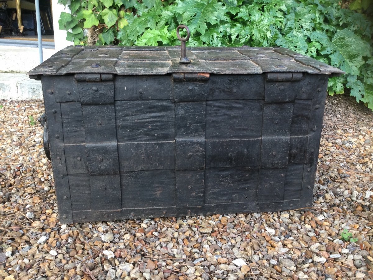 Nuremberg Chest Said From Corsair 17th Century-photo-3