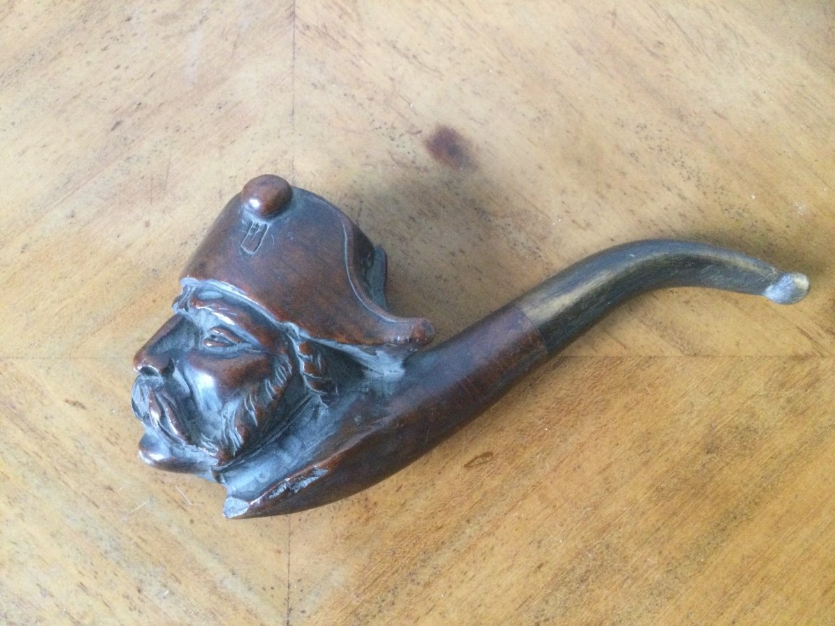 Briar Pipe Representing A Grognard 