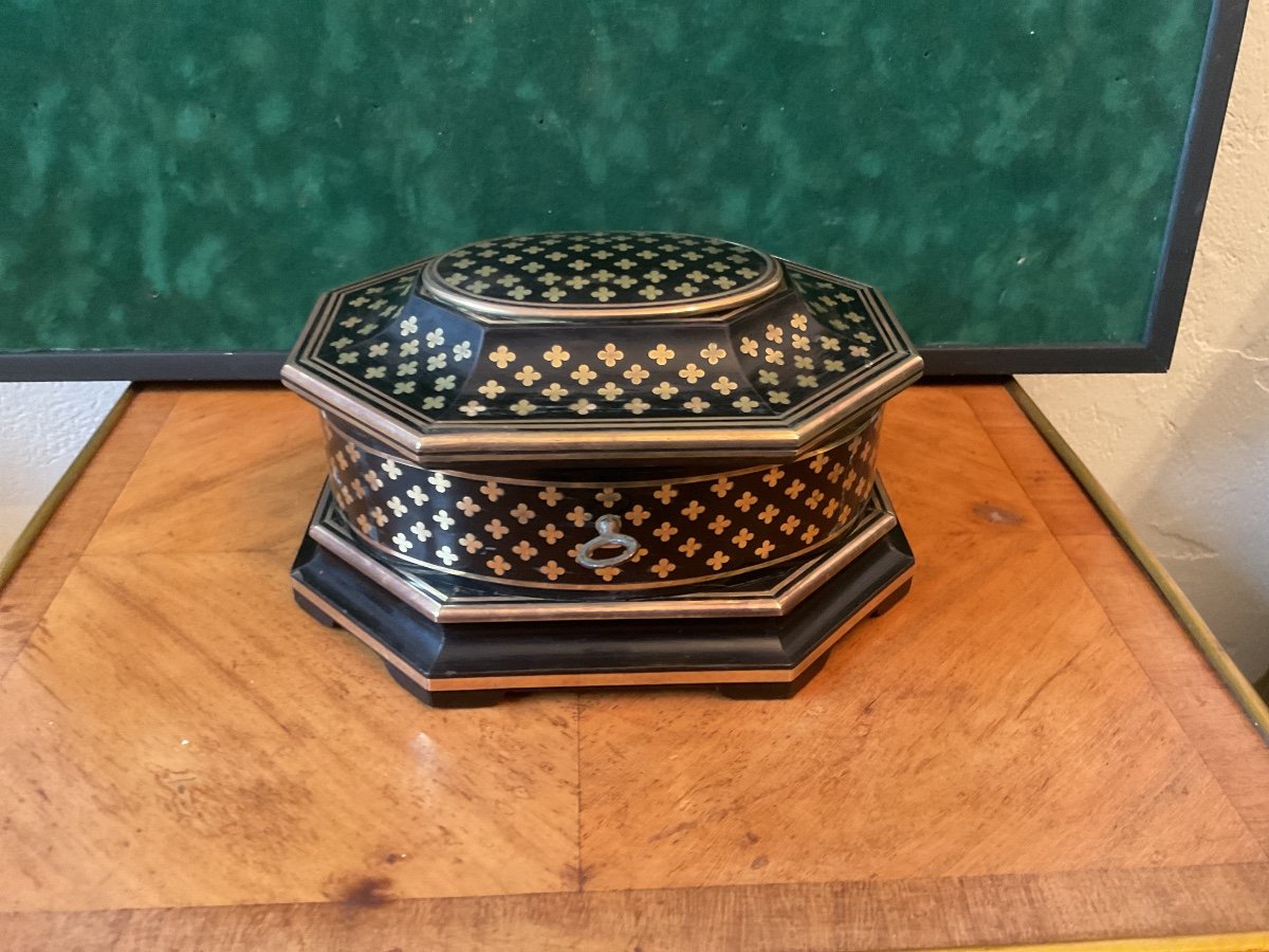 Octagonal Box Signed Tahan Marquetry à La Reine 