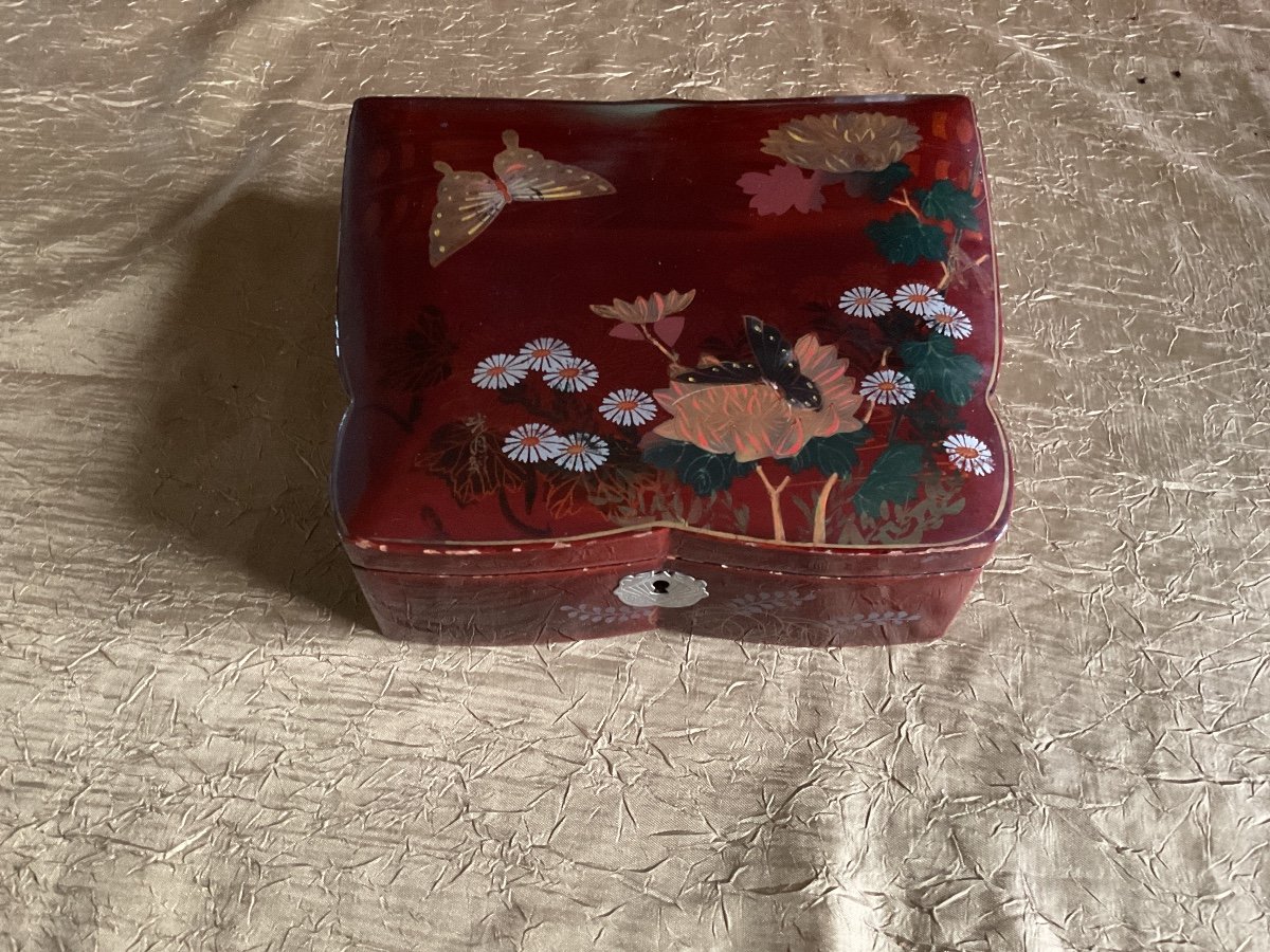 19th Century Japanese Lacquer Box -photo-4