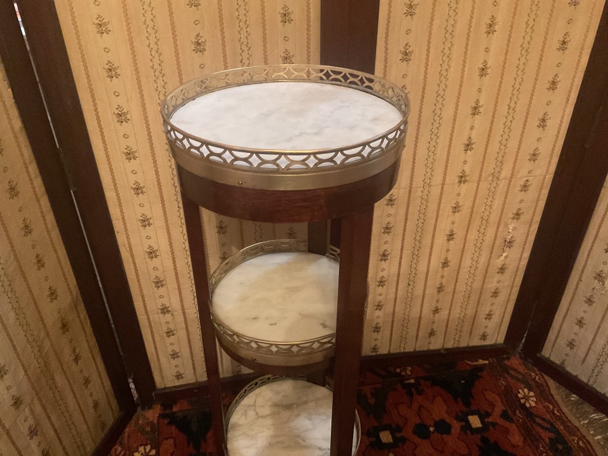 Small Three-shelf Pedestal Table From The Late 18th Century In Mahogany -photo-2