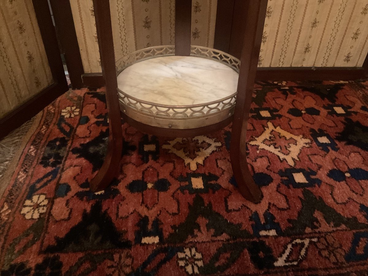 Small Three-shelf Pedestal Table From The Late 18th Century In Mahogany -photo-3