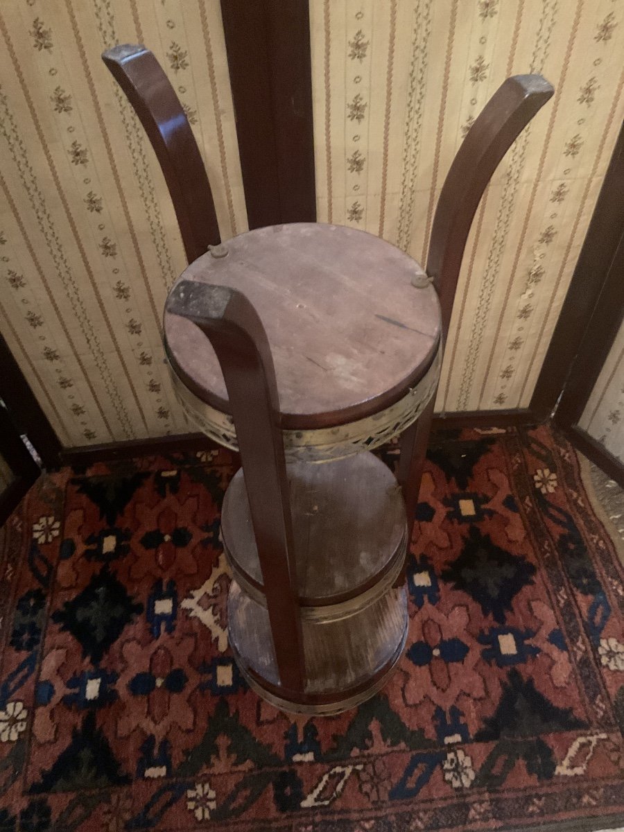 Small Three-shelf Pedestal Table From The Late 18th Century In Mahogany -photo-1