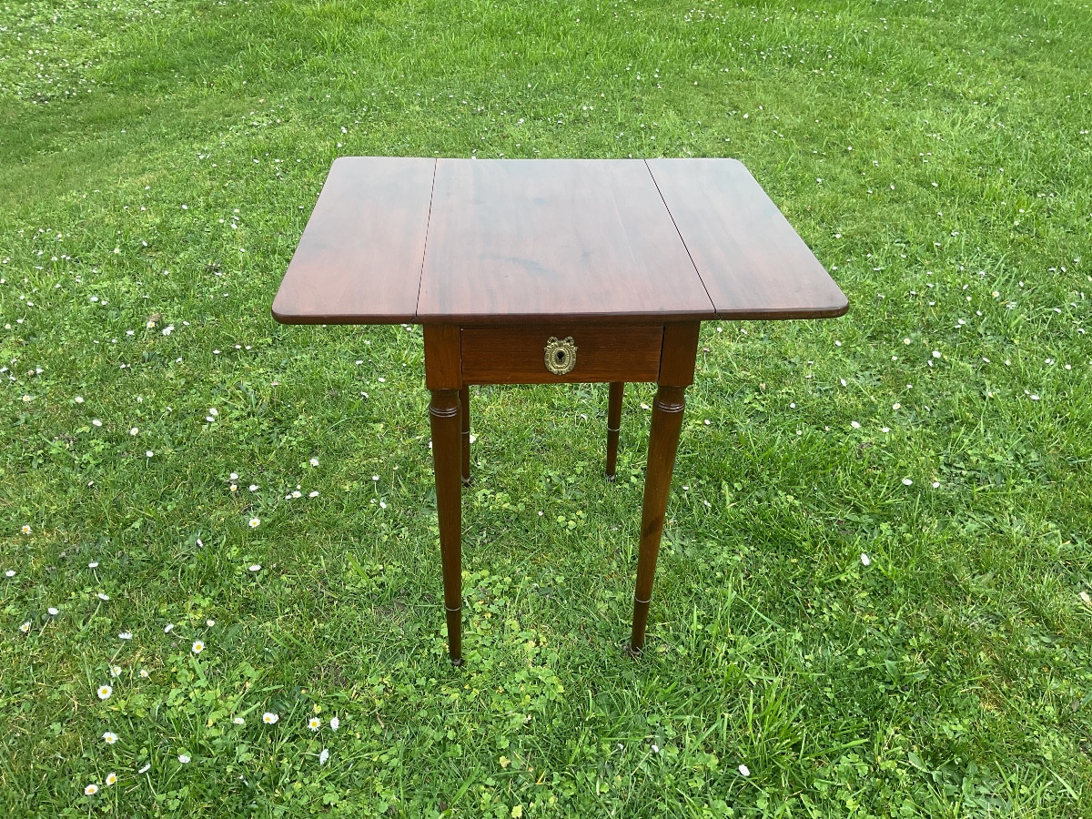 Louis XVI Mahogany Drop-leaf Living Room Table 