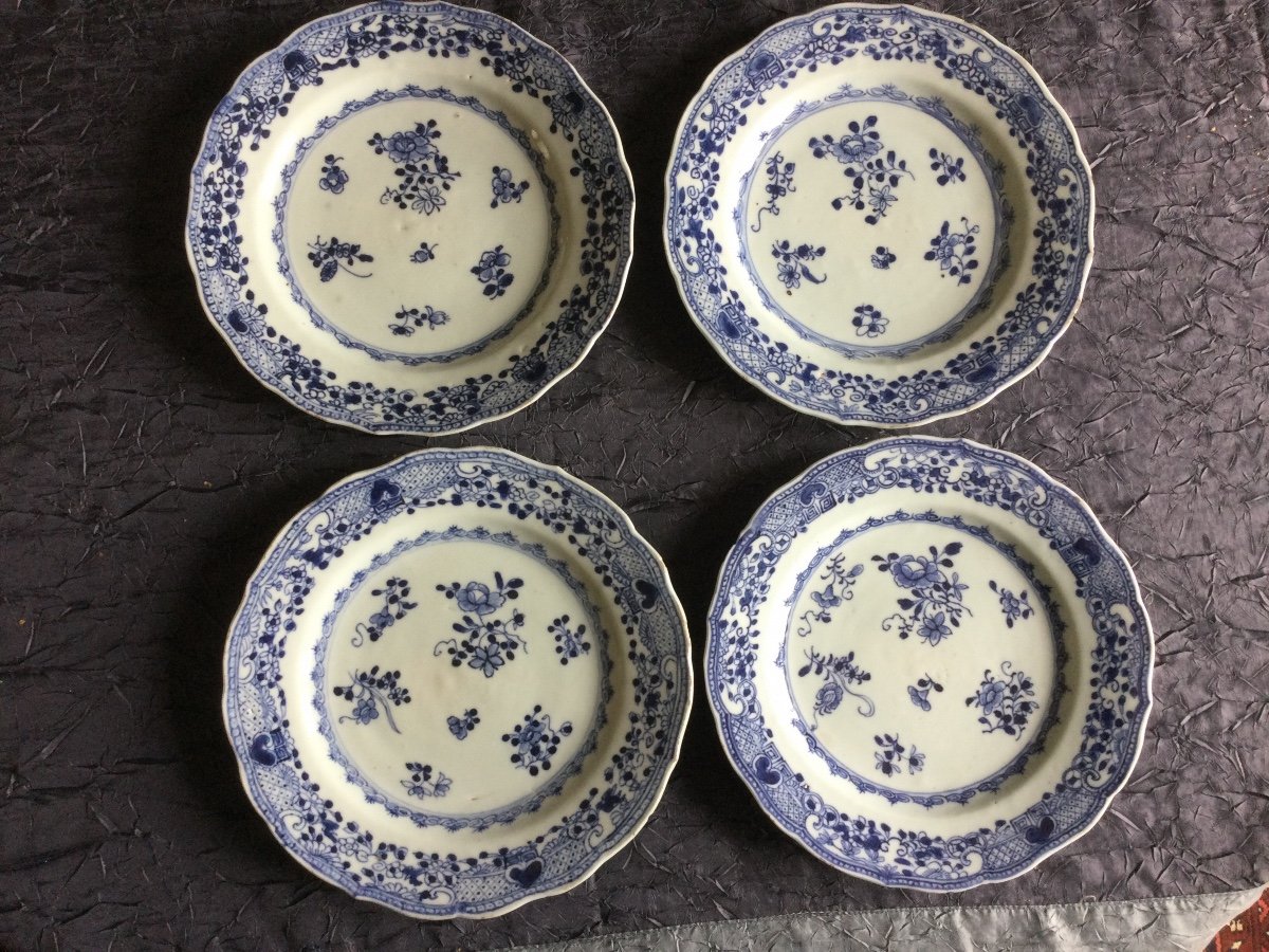 10 Assiettes En Porcelaine De Chine Décor  Blanc Bleu De Fleurs -photo-3