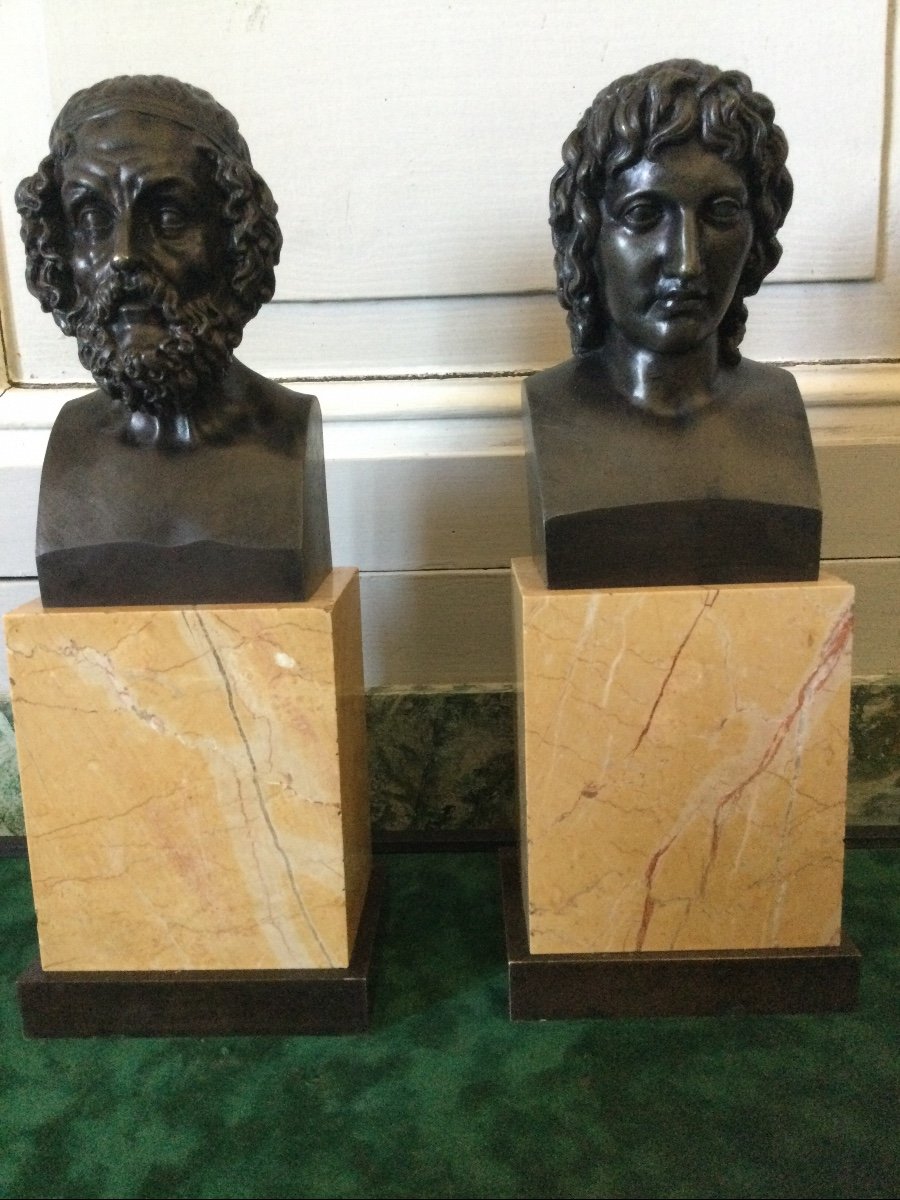 Paire De Buste Des Philosophes Homére Et Aristote En Bronze Patiné 