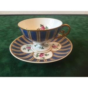 Tasse Pieds Douche Et  Sa Soucoupe En Porcelaine 