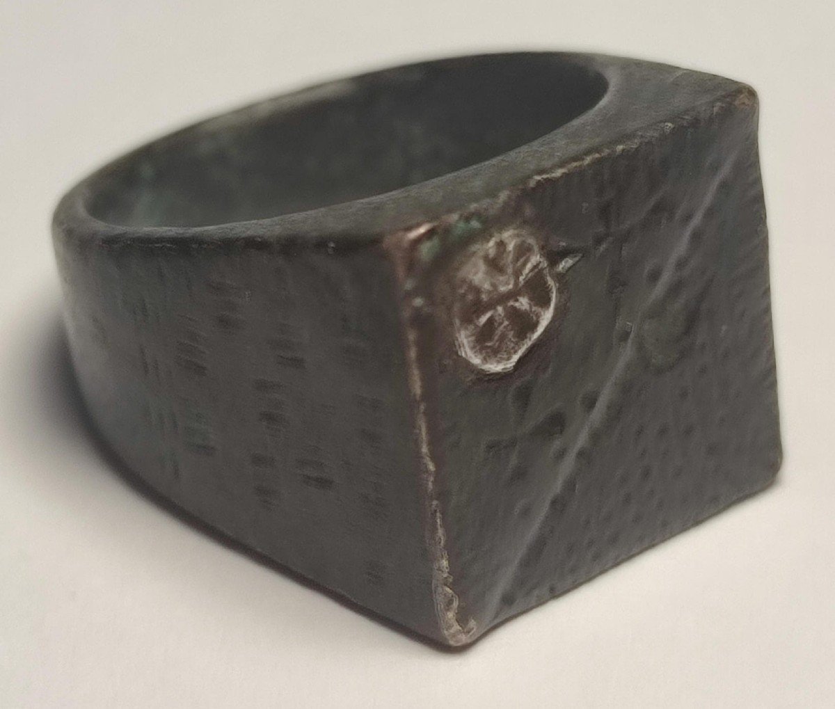 Bronze Ring With A Square Front Divided Diagonally As If It Were A Coat Of Arms-photo-4